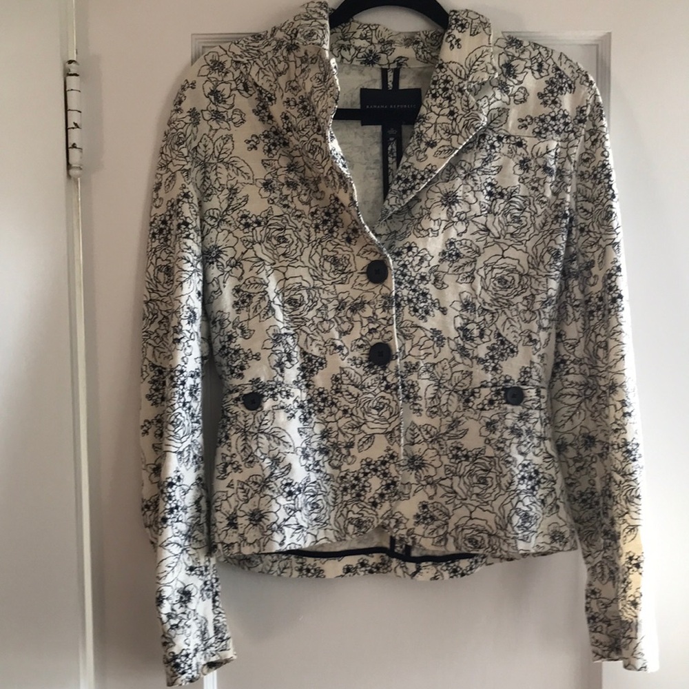 Banana Republic White and Blue Blazer with Notched Lapels